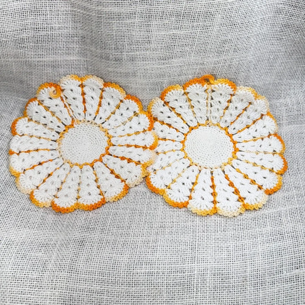 Vintage Handmade Crochet Sunflower Potholders Set of 2 White Orange Yellow 7.5in